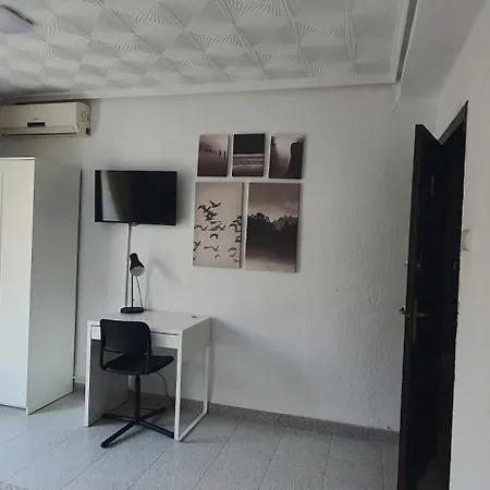 Проживание в семье Centricas, Tranquilas Y Acogedoras De Matrimonio En Vivienda Compartida *